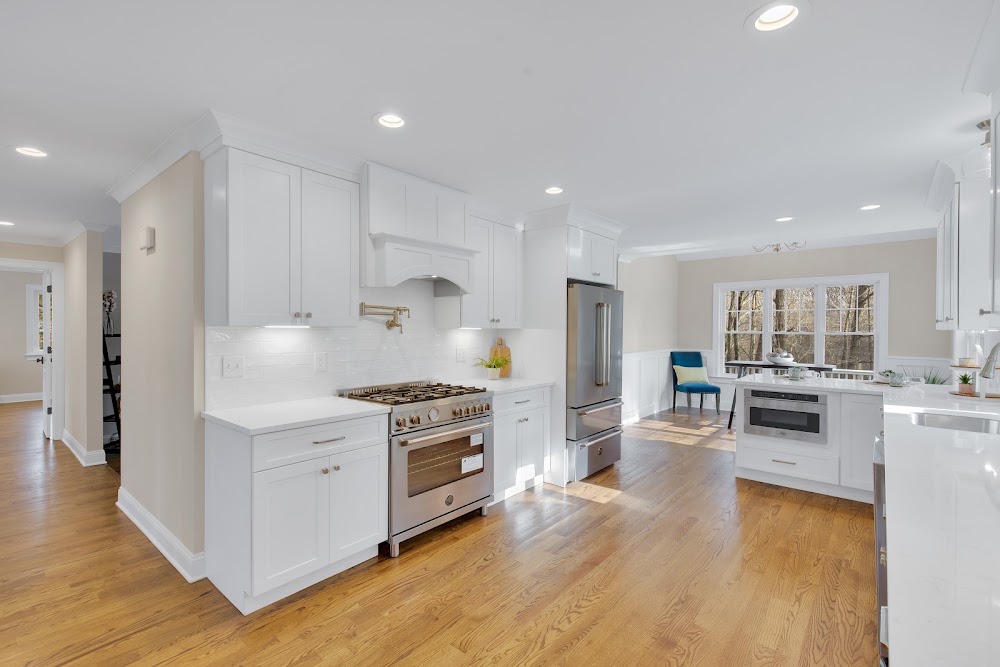 M & R Kitchens + Baths